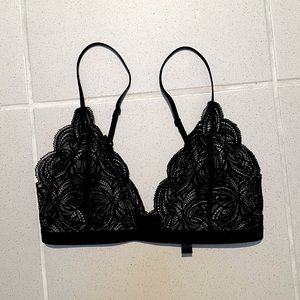 Aritzia/TNA/Talula Black Bralette